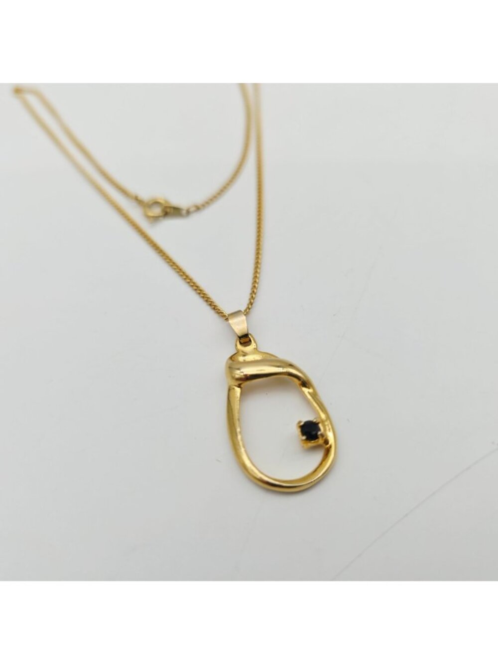 Gold-Plated Pendant Necklace With Black Accent Stone & Delicate Chain 16" - Picture 4 of 7